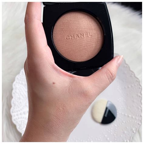 chanel poudre lumiere highlighter.